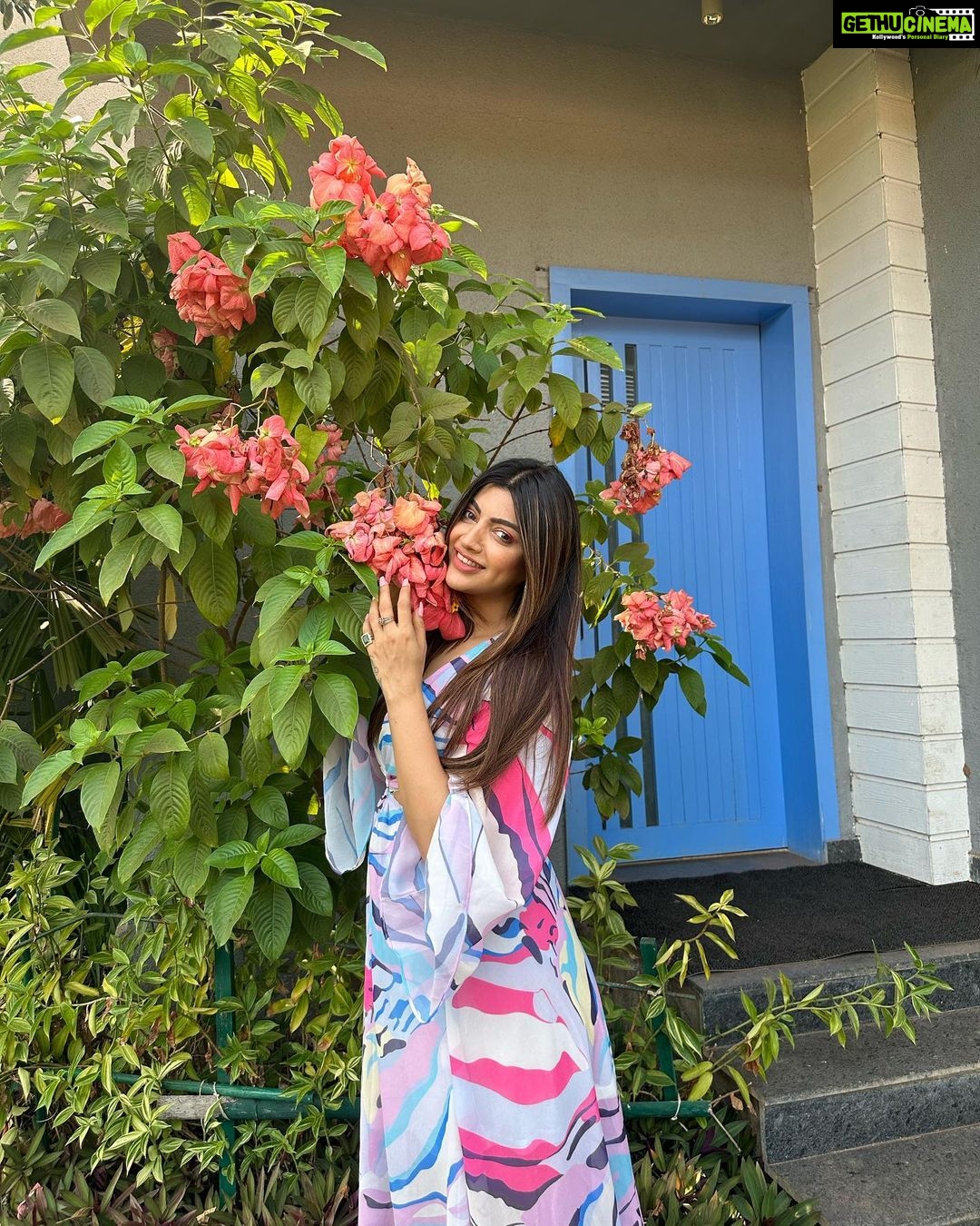 Akanksha Puri Instagram - Blossom like a flower 🌸 . . #happymonday #goodvibes #instagood #instagram #picoftheday #travel #travelphotography #life #lifestyle #fitness #beingme #akankshapuri #❤️