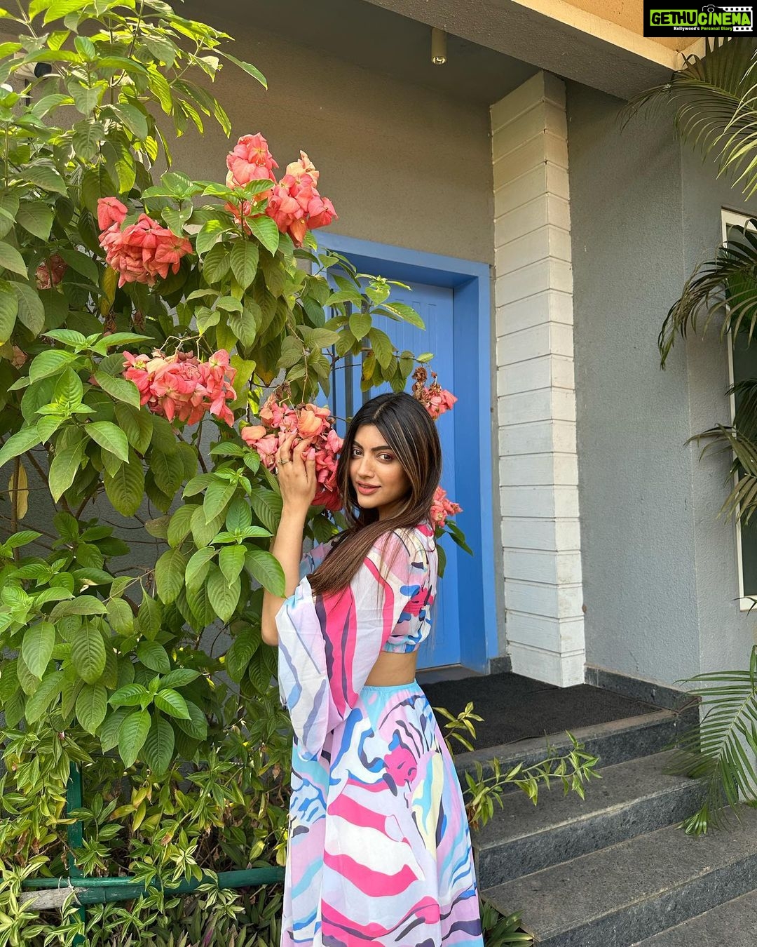 Akanksha Puri Instagram - Blossom like a flower 🌸 . . #happymonday #goodvibes #instagood #instagram #picoftheday #travel #travelphotography #life #lifestyle #fitness #beingme #akankshapuri #❤️