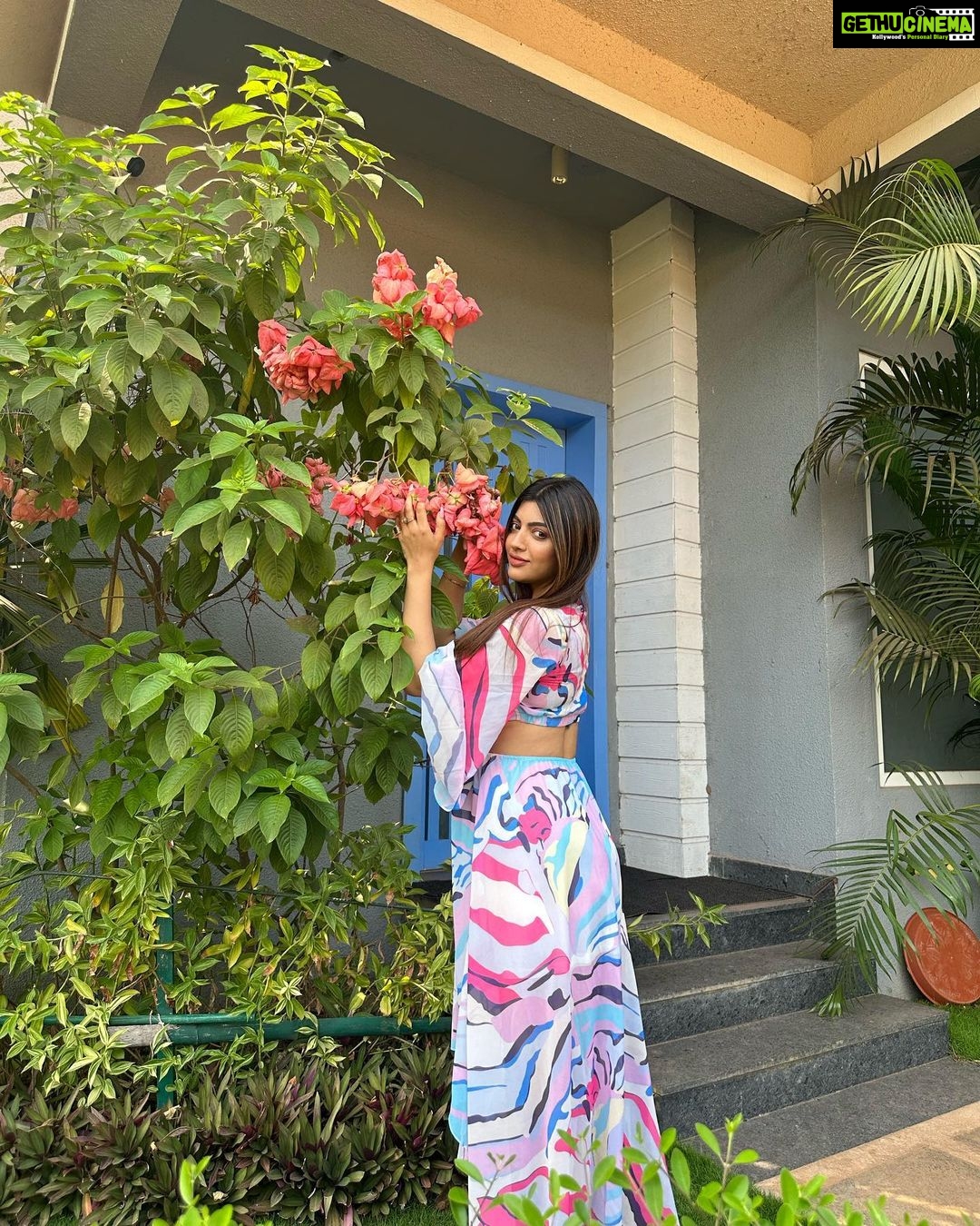 Akanksha Puri Instagram - Blossom like a flower 🌸 . . #happymonday #goodvibes #instagood #instagram #picoftheday #travel #travelphotography #life #lifestyle #fitness #beingme #akankshapuri #❤️