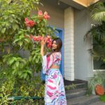 Akanksha Puri Instagram - Blossom like a flower 🌸 . . #happymonday #goodvibes #instagood #instagram #picoftheday #travel #travelphotography #life #lifestyle #fitness #beingme #akankshapuri #❤️