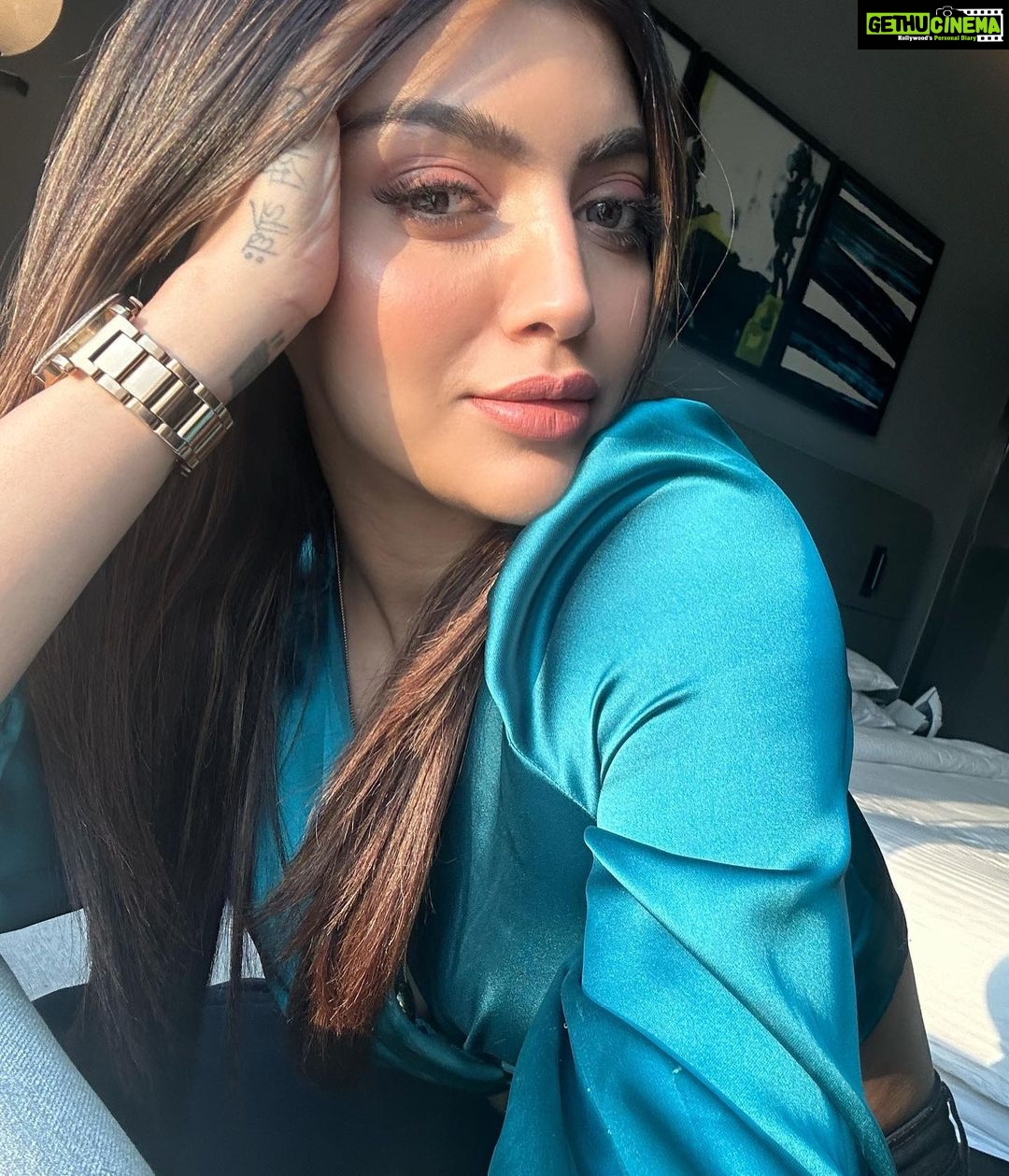 Akanksha Puri Instagram - Whenever the Sun kisses me all my trouble goes away 🤩❤️ . . #sunkissed #goodmorning #morning #love #lifestyle #travel #selfie #instagood #picoftheday #photooftheday #fashion #fitness #beingme #akankshapuri #❤️