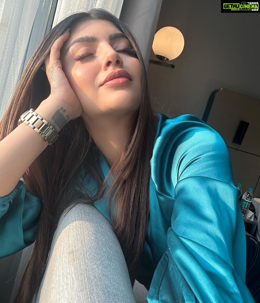 Akanksha Puri Instagram - Whenever the Sun kisses me all my trouble goes away 🤩❤️ . . #sunkissed #goodmorning #morning #love #lifestyle #travel #selfie #instagood #picoftheday #photooftheday #fashion #fitness #beingme #akankshapuri #❤️