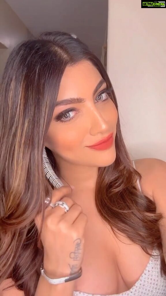 Akanksha Puri Instagram - 🥂 💫 . . #reels #reelitfeelit #reelsinstagram #video #trending #love #music #beingme #akankshapuri #❤️ Styled by @style_byhetvigindra @hetvigindra Outfit @leaclothingco Jewellery @the_jewel_gallery Assisted by @shalu_jaiswani
