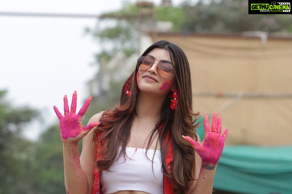 Akanksha Puri Instagram - Rang barse ……💋 . . #holi #festival #color #love #smile #happy #goodvibes #photography #instagood #instagram #beingme #akankshapuri #❤️ . Pic credit @ajaypatilphotography