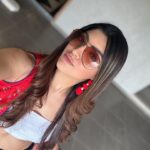 Akanksha Puri Instagram - Goofy or Graceful … Messy or Meticulous… Either way we are beautiful ❤️ . Happy Women’s Day to all the beautiful women out there 💕 . . #goodmorning #morningpost #womensday #8thmarch #instagram #picoftheday #selfie #holi #photooftheday #ootd #goodvibes #happy #love #beingme #akankshapuri #❤️
