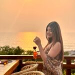 Akanksha Puri Instagram - Atleast my drink has a Red Rose 🌹😝 “Happy Valentines Day” ❤️. Location: @ivoryy.goa . . [Specially to all who r enjoying single hood like me 😝😜] #happyvalentinesday #14february #single #singlehood #goodvibes #instagram #instagood #instadaily #ootd #picoftheday #photooftheday #fashion #style #fitness #love #life #beingme #akankshapuri #❤️