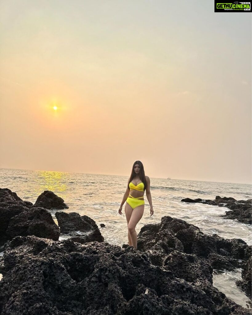 Akanksha Puri Instagram - Sunkissed where the waves are kissing my feet ❤️💕 . . #sunset #sunkissed #waves #beach #love #bikini #picoftheday #photooftheday #life #fashion #style #fitness #smile #beingme #akankshapuri #❤️