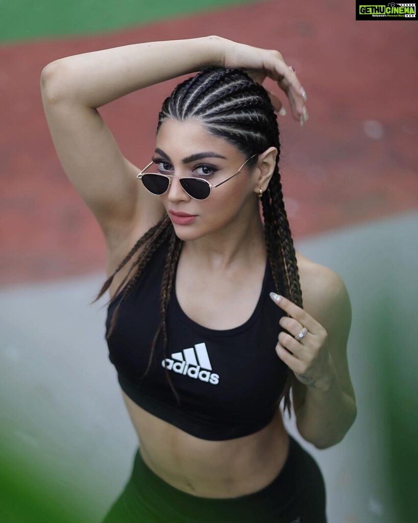 Akanksha Puri Instagram - Not your basic average girl 😉❤️ . . #picoftheday #photography #fashion #style #hairstyles #braids #photooftheday #me #love #life #fitness #happy #beingme #akankshapuri #❤️ Pic credit @lsd.photography.official