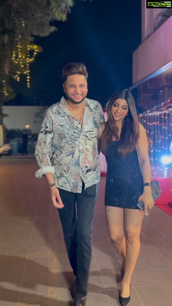 Akanksha Puri Instagram - Friends are the family we choose for ourselves ❤️ Thanks for always being there Virral 🤩 #friendslikefamily @veermotani ☺️🤗 . #reels #reelsinstagram #reelitfeelit #instagood #instagram #goodvibes #friendsforever #viralmotani #akankshapuri #❤️
