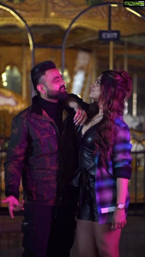 Akanksha Puri Instagram - Don’t you know 🔥 . . Sharing my most favourite #bts video from our song “ Dont You Know” with the man himself @amritmaan106 🤩 Thanks everyone for your immense love to your song #dontyouknow 💕 . . #reels #reelsinstagram #reelitfeelit #song #video #amritmann #dontyouknow #akankshapuri #trending #love #❤️ @amritmaan106 @speedrecords @timesmusichub @garrybhullarfilms @mxrcibeats @dopvikcee @iam_obedafridi @shubbi03