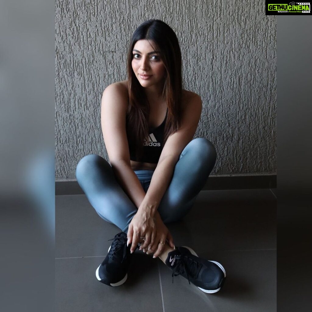 Akanksha Puri Instagram - Fit isn’t a size .. it’s a feeling and I feel FIT 🤩❤️ . . Thanks @performaxactivewear for this shoes 👟 . . #fitness #fitnessmotivation #gym #lifestyle #goals #picoftheday #photooftheday #goodvibes #beingme #akankshapuri #❤️