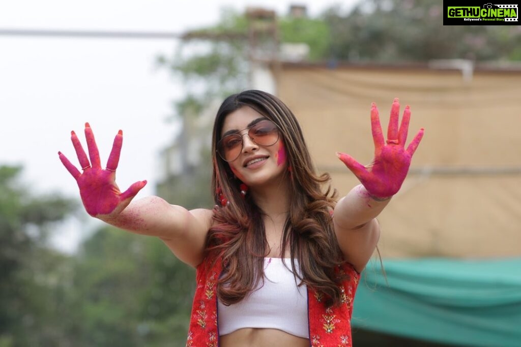 Akanksha Puri Instagram - Rang barse ……💋 . . #holi #festival #color #love #smile #happy #goodvibes #photography #instagood #instagram #beingme #akankshapuri #❤️ . Pic credit @ajaypatilphotography