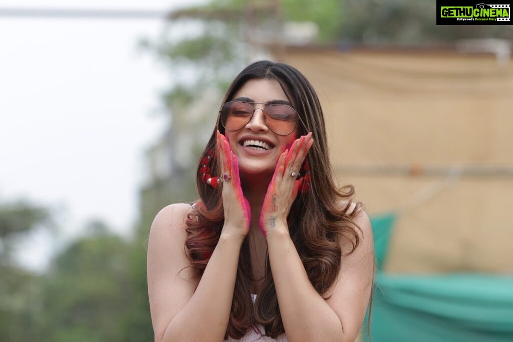 Akanksha Puri Instagram - Rang barse ……💋 . . #holi #festival #color #love #smile #happy #goodvibes #photography #instagood #instagram #beingme #akankshapuri #❤️ . Pic credit @ajaypatilphotography
