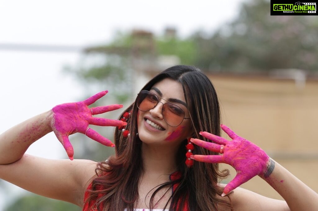 Akanksha Puri Instagram - Rang barse ……💋 . . #holi #festival #color #love #smile #happy #goodvibes #photography #instagood #instagram #beingme #akankshapuri #❤️ . Pic credit @ajaypatilphotography