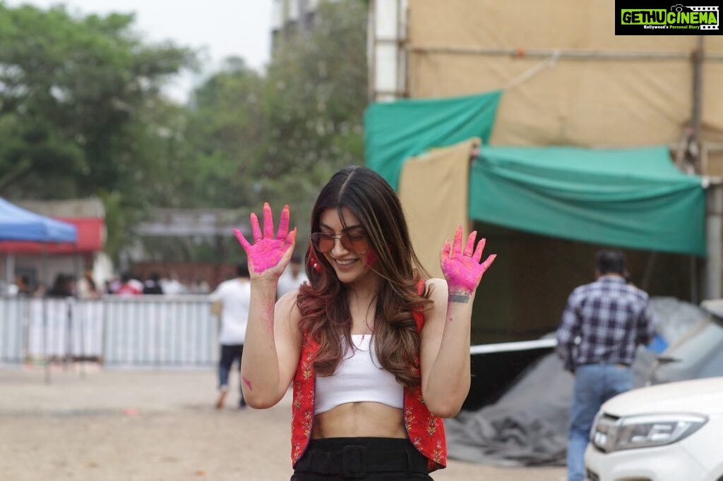 Akanksha Puri Instagram - Rang barse ……💋 . . #holi #festival #color #love #smile #happy #goodvibes #photography #instagood #instagram #beingme #akankshapuri #❤️ . Pic credit @ajaypatilphotography
