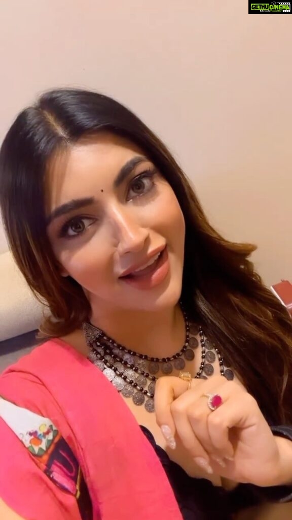 Akanksha Puri Instagram - Jinhe hum Zeher lagte hain …woh hume khakar marr jaaye 😜🔥 . . #reels #reelsinstagram #fun #reelitfeelit #video #trending #love #fun #beingme #akankshapuri #❤️