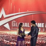 Akanksha Puri Instagram - “ Most Popular Face 2023 “ Thanks @sonu_sood sir 🤩 I am so happy to receive this award from you 🤩 Thanks Global Fame awards for facilitating me with this award #mostpopularface @internationalgloryawards2021 @amrita.rumi12 @globalfameawards2023 @vkonnectstar7 @shimmerentertainment Pic credit @lsd.photography.official Styled by @style_byhetvigindra @hetvigindra Outfit @labelnityabajaj Jewellery @goldenbyree Jewellery PR @mediatribein