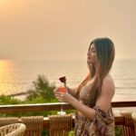 Akanksha Puri Instagram - Atleast my drink has a Red Rose 🌹😝 “Happy Valentines Day” ❤️. Location: @ivoryy.goa . . [Specially to all who r enjoying single hood like me 😝😜] #happyvalentinesday #14february #single #singlehood #goodvibes #instagram #instagood #instadaily #ootd #picoftheday #photooftheday #fashion #style #fitness #love #life #beingme #akankshapuri #❤️