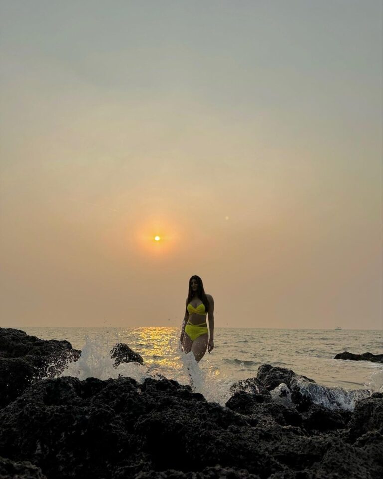 Akanksha Puri Instagram - Sunkissed where the waves are kissing my feet ❤️💕 . . #sunset #sunkissed #waves #beach #love #bikini #picoftheday #photooftheday #life #fashion #style #fitness #smile #beingme #akankshapuri #❤️