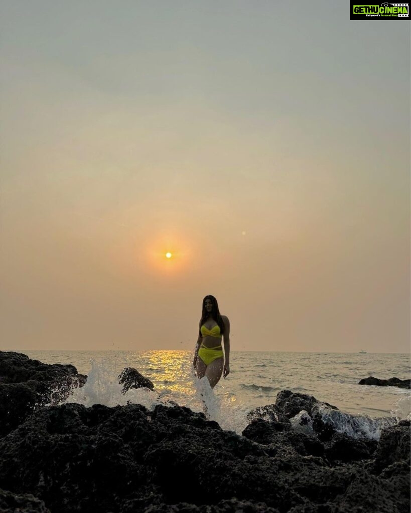 Akanksha Puri Instagram - Sunkissed where the waves are kissing my feet ❤️💕 . . #sunset #sunkissed #waves #beach #love #bikini #picoftheday #photooftheday #life #fashion #style #fitness #smile #beingme #akankshapuri #❤️