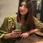 Akanksha Puri Instagram - Taking away your Monday blues with my Greens 🥬 🍹 . . #monday #mondayblues #picoftheday #photooftheday #instagram #instagood #goodvibes #ootd #fashion #style #love #life #beingme #akankshapuri #❤️ . . Beautifully captured by @varun.bagla 📸 Prithvi Theatre
