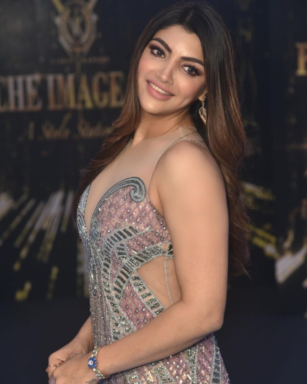 Akanksha Puri Instagram - Most Stylish Actress ☺️🔥 . . Outfit- @nikhitatandon Jewellery- @jiadiamonds Styled by- @junejasanchi Love you all ! Thanks for your love and support always ❤️ #awards #panache #moststylishactress #event #love #grattitude #beingme #akankshapuri #❤️