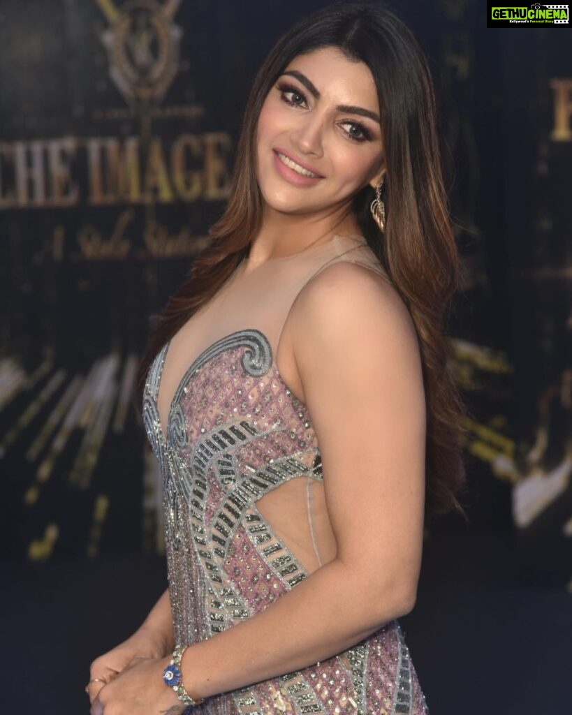 Akanksha Puri Instagram - Most Stylish Actress ☺️🔥 . . Outfit- @nikhitatandon Jewellery- @jiadiamonds Styled by- @junejasanchi Love you all ! Thanks for your love and support always ❤️ #awards #panache #moststylishactress #event #love #grattitude #beingme #akankshapuri #❤️