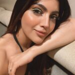 Akanksha Puri Instagram - Pakki pakki ❤️ . . Flaunting my neon liner nothing else 😜 Make up by super talented @akanksha8000 😜 . #reels #reelsinstagram #reelitfeelit #instagood #instadaily #love #song #video #trending #beingme #akankshapuri #❤️