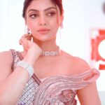 Akanksha Puri Instagram - Aaja Sawariya ❤️🔥 . . #throwback #magazine #coverpage #shoot #reels #reelsinstagram #music #trending #video #song #fun #beingme #akankshapuri #❤️ . Magazine @fashioniista_magazine Makeup @osama_khan_makeupartist @arzoomakeovers_ Hairstylist @sagar_hairstylist_official Stylist @styleitupbyaashna Designer @elementbydishasaluja Jewelry: @miranabymegha @affiliates_pr Pr @frizbeedigital Photographer @krishnakumarsharma01 Cinematographer (BTS) @_emy__007_