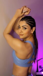 Akanksha Puri Instagram - Fit and Fabulous 💕 . Last one from my fav look !! Video credit @lsd.photography.official . #reels #reelsinstagram #reelitfeelit #reelsvideo #love #music #trending #beingme #akankshapuri #❤️