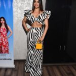 Akanksha Puri Instagram - At the special screening of my upcoming short movie “Thanks Mom” ❤️ . . #picoftheday #photooftheday #ootd #style #fashion #ott #shortmovie #love #happy #fitness #beingme #akankshapuri #❤️ . . Styled by @hetvigindra @style_byhetvigindra Bag @oceana_clutches Outfit @ranbirmukherjeeofficial Jewellery @the_jewel_gallery Assisted by @dhwaniivithalani_22