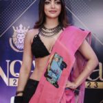 Akanksha Puri Instagram - Thanks #nationalqualityawards2023 for facilitating me with “ Shining Reality star of the year “ Thanks everyone for you love and support ❤️ . . Beautiful Rickshaw 🛺 print saree by @shubhadesign @mullickpunam dedicated to all Mumbai Rickshaw waala’s for there constant hardwork and making our life easy !! It’s my token of love from all Mumbaikars to all Mumbai Rickshaw waala 🛺 !! We love you all ❤️