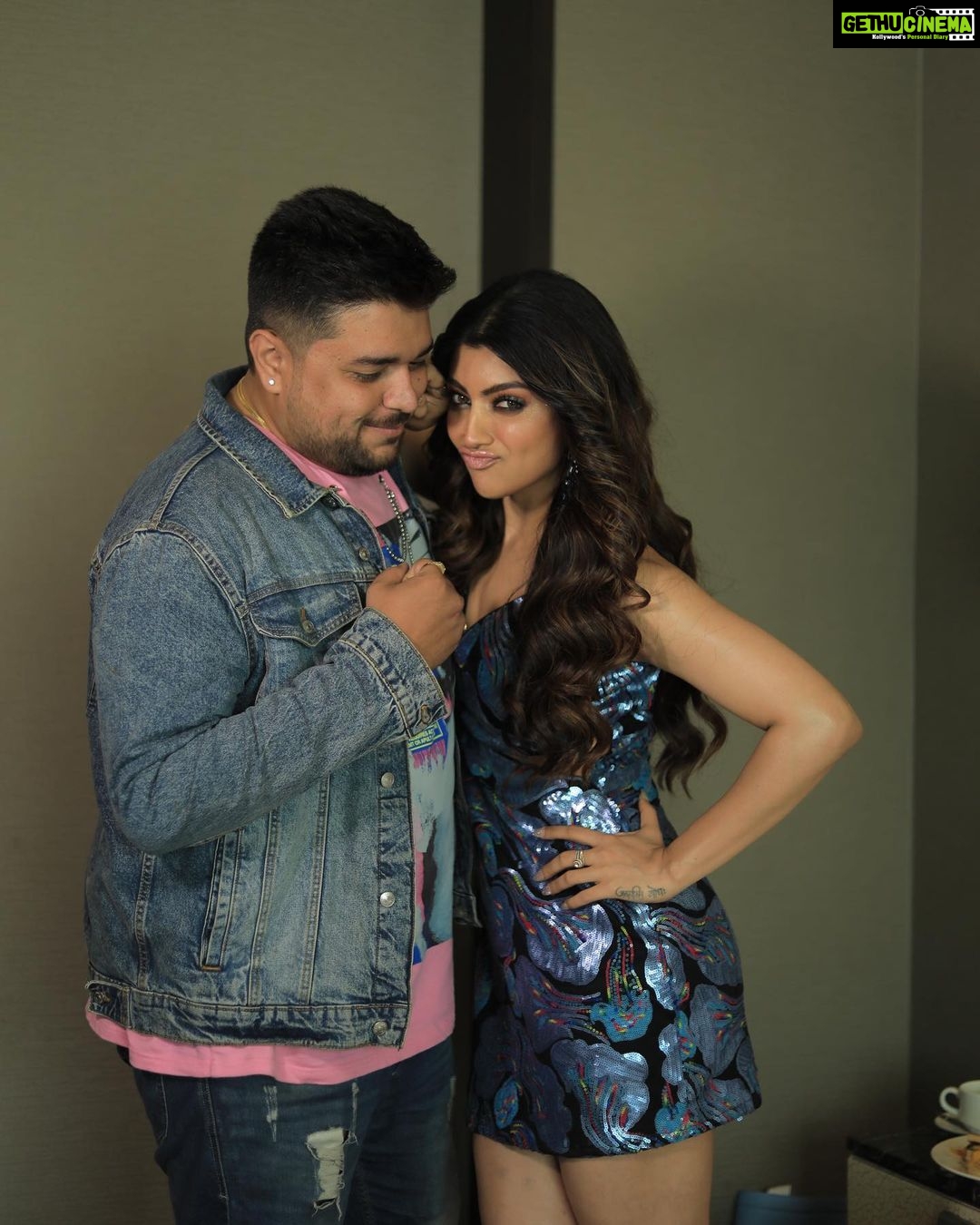 Akanksha Puri Instagram - Hands in Hand or miles apart, Siblings are connected by Heart ❤️ #sisterbrotherlove 💕 . . With my brother Amitesh Puri @amihighonlife ❗️