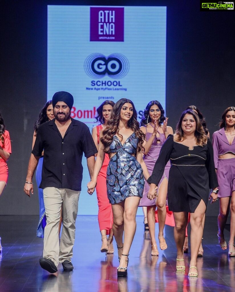 Akanksha Puri Instagram - Feel so happy to walk as a showstopper and to be associated with a brand for that gives the right to everyone to be Fashionable , makes fashion pocket friendly and caters to the masses with their new Dopamine collection ❤️ Thanks @athenalifestyle.in @timesfashionweek for this superb show ❤️ . . #bombaytimesfashionweek #athenalifestyle #show #fashion #beauty #style #akankshapuri