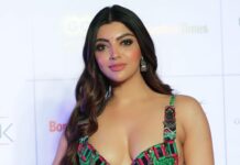 Akanksha Puri Instagram - Let’s escape the Ordinary 💕🔥 . . Beautiful outfit by @rohitkverma ❤️ For @timesfashionweek !! Pic credit @ajaypatilphotography . #rohitverma #fashion #style #indian #banjara #beauty #timesfashionweek #love #beingme #akankshapuri #❤️ St Regis Mumbai