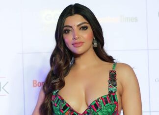 Akanksha Puri Instagram - Let’s escape the Ordinary 💕🔥 . . Beautiful outfit by @rohitkverma ❤️ For @timesfashionweek !! Pic credit @ajaypatilphotography . #rohitverma #fashion #style #indian #banjara #beauty #timesfashionweek #love #beingme #akankshapuri #❤️ St Regis Mumbai