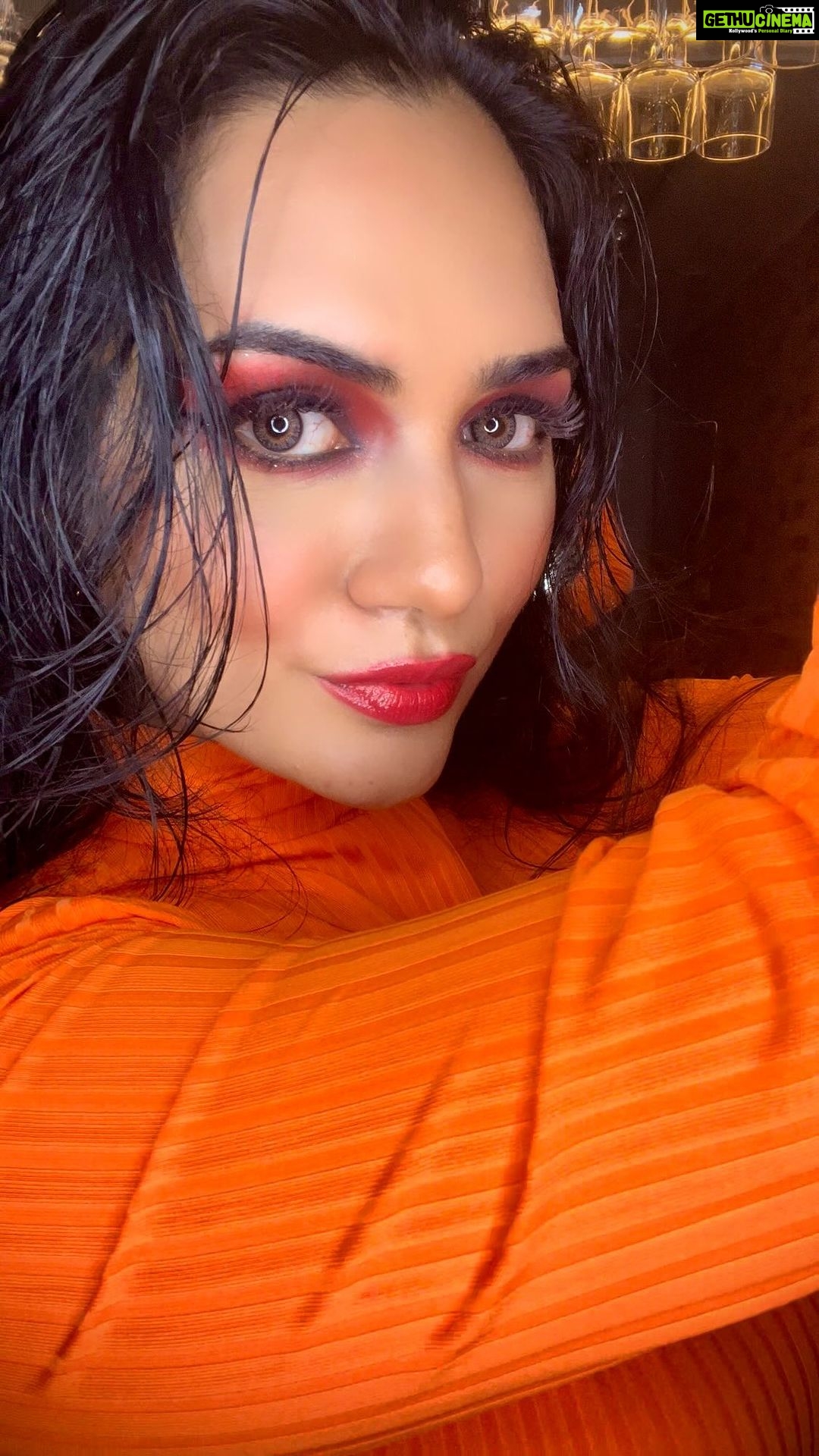 Akansha Chamola Instagram - SMACKš„ . . . . . . . . . . . . .. . . . . . . . . . #glammakeup #glamgirls #instareels #reelitfeelit #reelkarofeelkaro #reelgram #reelsindia #makeuptransformation #makeupideas #makeuptransition #transitionreels #reelideas #prettygirls #makeupgoals #trending #foryou #instalike #instalook