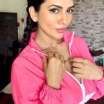 Akansha Chamola Instagram - stepping into the weekend with lots of love n support to my Femme fatale ….. Thankyou for showering me with your kindness . #girlpower #womensupportingwomen . . . . . . . . . . . . . . . . #instadaily #reelgram #reelitfeelit #reelkarofeelkaro #girlqoutes #prettygirls #happylife #positiveqoutes #instagood #positivevibes