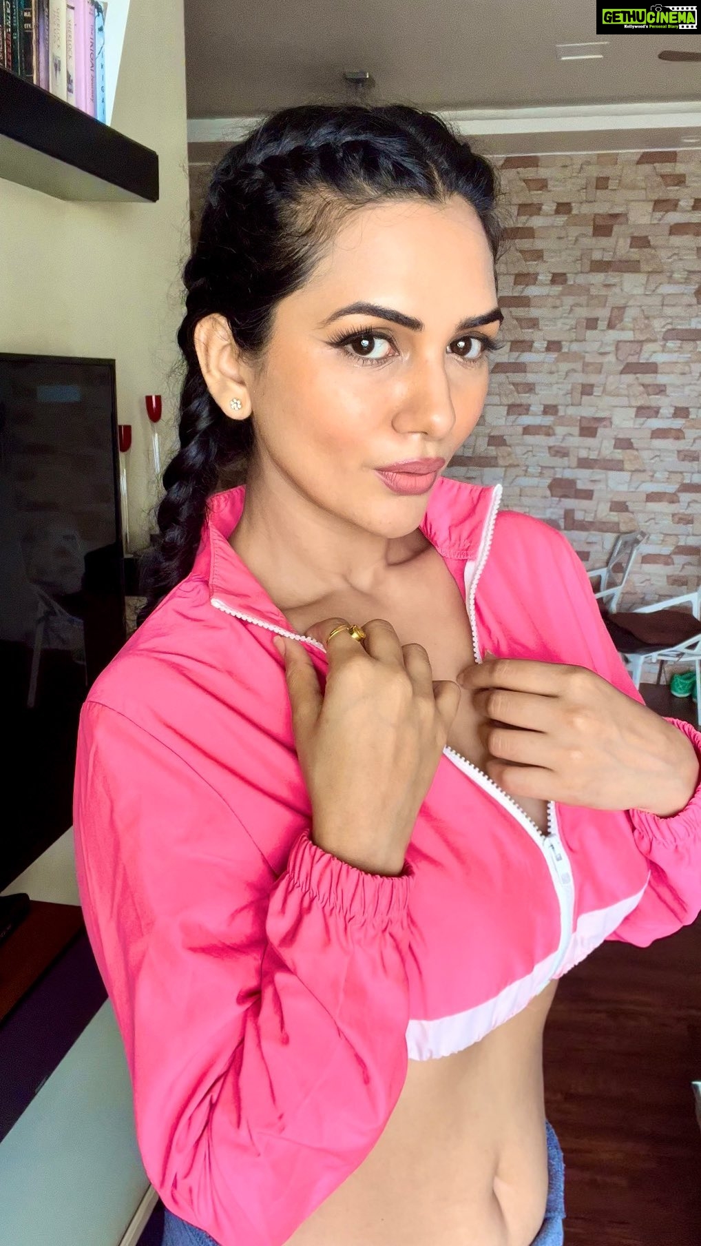 Akansha Chamola Instagram - stepping into the weekend with lots of love n support to my Femme fatale ….. Thankyou for showering me with your kindness . #girlpower #womensupportingwomen . . . . . . . . . . . . . . . . #instadaily #reelgram #reelitfeelit #reelkarofeelkaro #girlqoutes #prettygirls #happylife #positiveqoutes #instagood #positivevibes