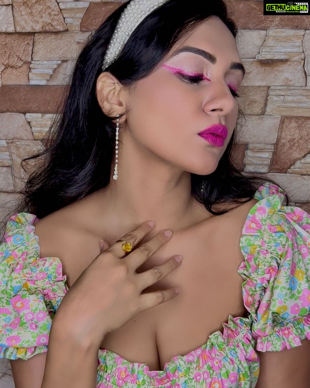 Akansha Chamola Instagram - ๐ธ๐ธ๐ธ . . . . . . . . . . . . . . . . . . . . . . . . . . . . . . #instagood #prettygirls #instafashion #mood #floraldress #pinklips #wingedliner #instamakeup #instalove #instalook #lookbook #summeroutfit #curvyfashion #womanpower