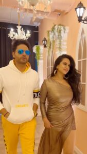 Akansha Chamola Instagram - Poison ☠️ and Antidote 🧪 All at once = Married 😂 # sundayvibes #weekendmood . . . . . . . . . . . . . . . . . . . . . . #couplegoals #instacouple #couplereels #marriedlife #trending #couplestyle #coupleoutfits #outfitideas #powercouple #realcouple #couplesofinstagram #cutecouples #stylegram #weekendvibes #sunday