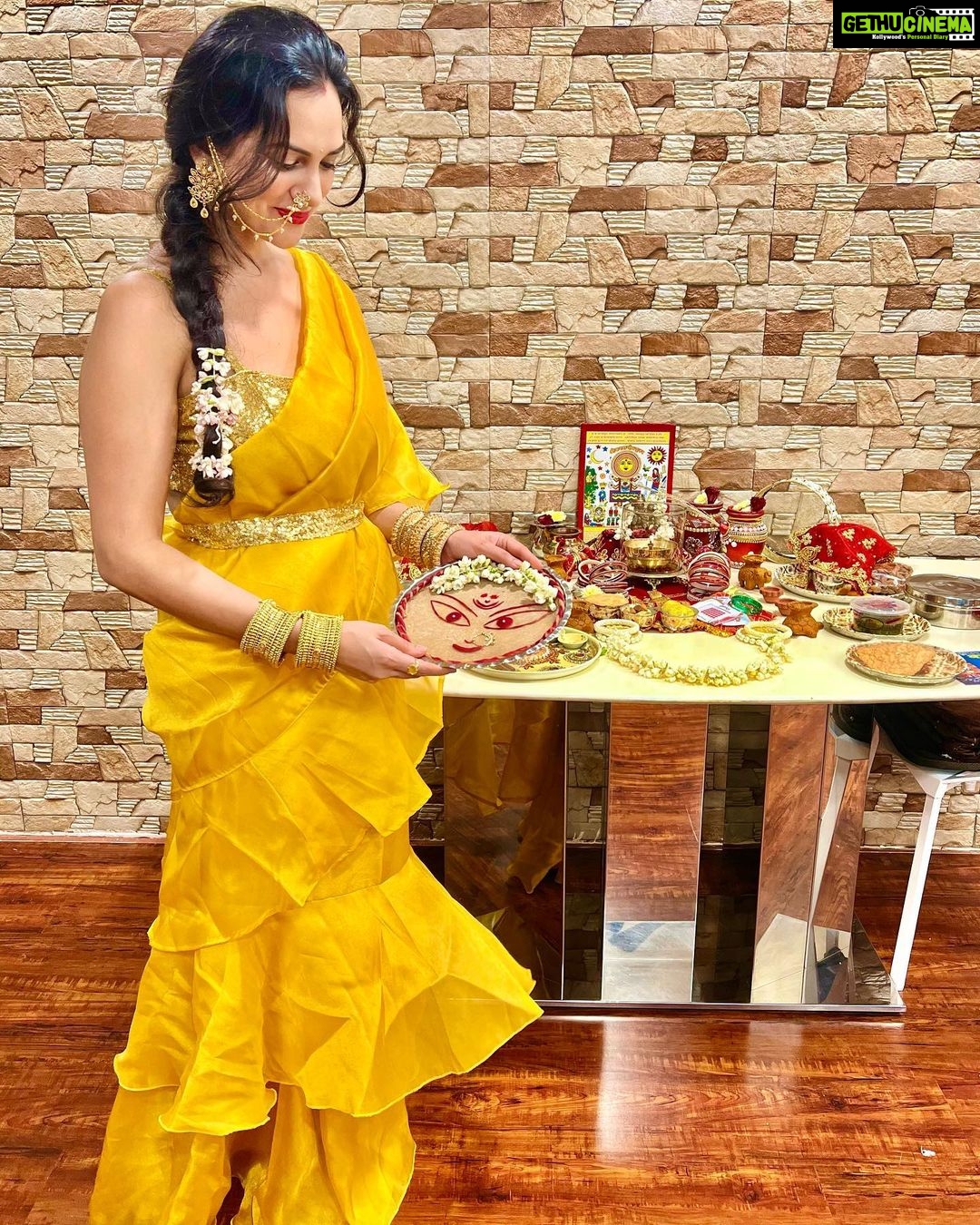 Akansha Chamola Instagram - एक outfit post तो बंता है……….. Lots of love and power to all my femme fatale…….. Gratitude 🙏🏽 Never forget that we are sailing on the same boat ; even when all of us go unacknowledged and under appreciated at times …… we have one another …… I empower you and you empower ME and Our Goddess Empowers us all 🙏🏽🙏🏽……. 💕💕💕💕💕 . . . . . . . . . . . . . . . . . . . . . . . . . . . . . . . . . #outfitinspiration #karwachauth #indianwear #desifashion #rufflesaree #ethnicwear #traditionalwear #desiswag #instafashion #outfitideas #instalook #desilook #sareelove #sareeindia #indiangirls #instaethnic #traditional #womensupportingwomen