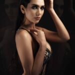 Akansha Chamola Instagram - ✨Sensuality begets aesthetics✨ 📸@vivanbhathena_official 💄@tejasshahmakeuporiginal 👗@riwaaya.official 💇‍♀️@hairstylist_jennny . . . . . . . . . . . . . . . . . . . . . . . . .. . . . . . . . . . . . . . .. . . . . . . . . . . #ootd #pictureoftheday #fashionphotography #portraitphotography #fashiondiaries #lookbook #fashionshoot #fashiongram #bridalcouture #desiswag #sensuality #instadaily #newpost #stylegram #styleinspo #slayallday #instalook #instamakeup #instaface #wethair #beautytime #insrapretty #blacklehenga #lehenga #indianwear #trending