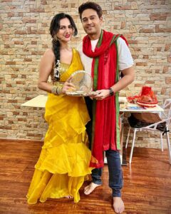 Akansha Chamola Instagram - Behind every husband who thinks he wears the pants ….. is a wife who told him which pair to wear ….
quite literal in our case 🥰🥰🥰🥰 
.
.
.
.
.
.
.
.
.
.
.
.
.
.
.
.
.
.
.
.
.
.
.
.
.

#karwachauth #karwachauthspecial #indianfestivewear #indiansaree #gold #couplegoals #marriedcouple #instacouple #instacute #instalove #instafashion #instafam #aboutlastnight #desi #indianfestival #couplegram #funnycaptions #instamood