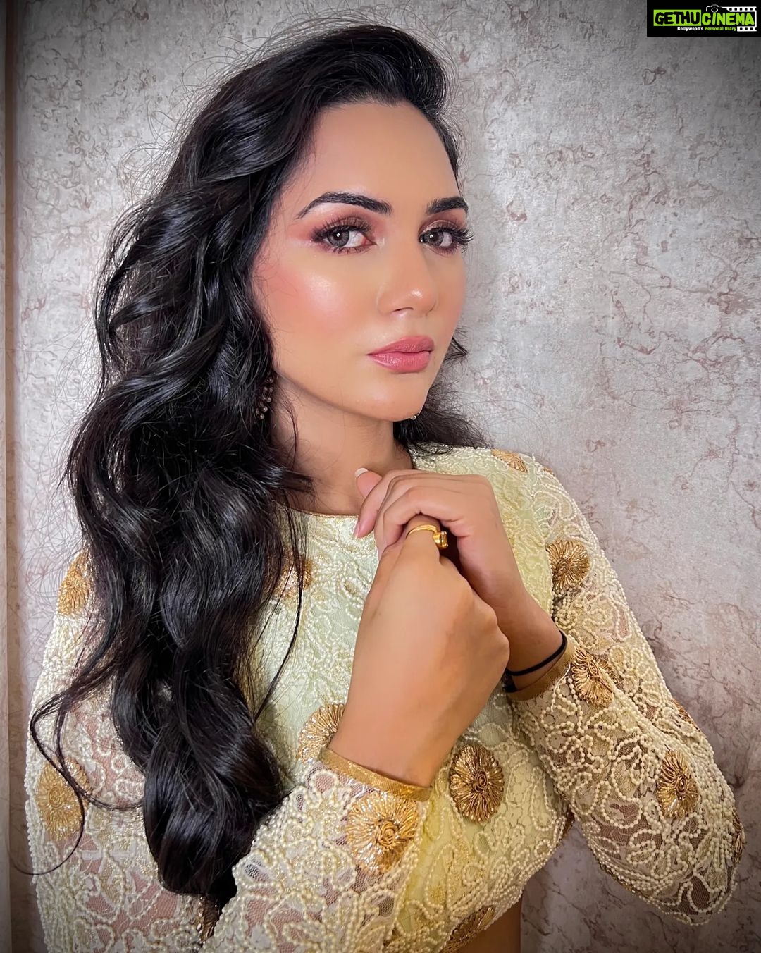 Akansha Chamola Instagram - Nude Lipstick are always in trend💫 dolled up this gorgeous @akankshagkhanna 💞 #indianlook . . #nikksmakeup #nikksmakeupartist #makeup #artist #akankshakhanna #Makeupartistworldwide #mua #celebshoot #makeuptransformation #bridalmakeup #bridallook #Makeuplooks #explorepage #Indianbride #Luxurywedding #makeupartistry #celebritymua Malad West