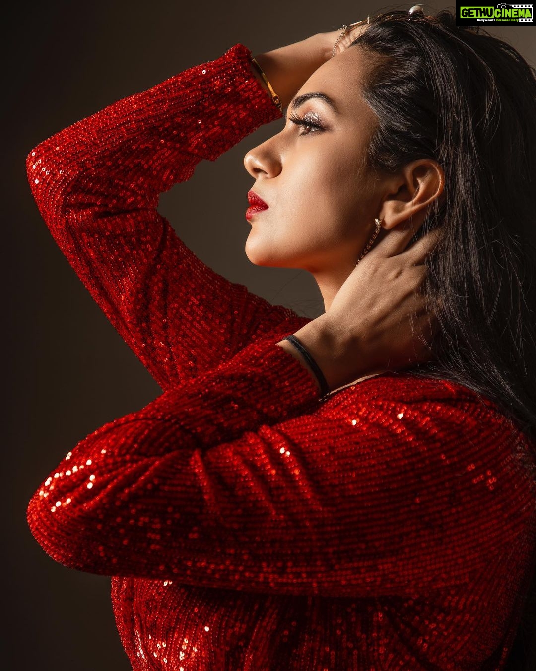Akansha Chamola Instagram - 🌹🌹🌹 📸 @artographybysagar asst. 📸 @me_photowala_shyam HMUA @nikksmua @nikksmakeupartist styled by @styledby_niral . . . . . . . . . . . . . . . . . . . . . . . #photoshootideas #fashionpost #fashionphotography #styleinspo #photoshoot #lookbook #stylediary #trending #prettygirls #prettylittleliars #sassygirl #portraitphotography #stylegram #instahair #instalook #instamakeup #glamdoll #browneyes #browngirl #brownskingirls #red #cutegirls😘 #reddress #outfitideas #sequindress #sequins #glittermakeup