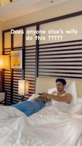 Akansha Chamola Instagram - Say yes if this happens with u too.. . . #gauravkhanna #akankshagkhanna #Mr&MrsKhanna #husbandwifereels #anujkapadia #anupamaa #instareels #reelskarofeelkaro #reelsindia #starplus #indian #actor .