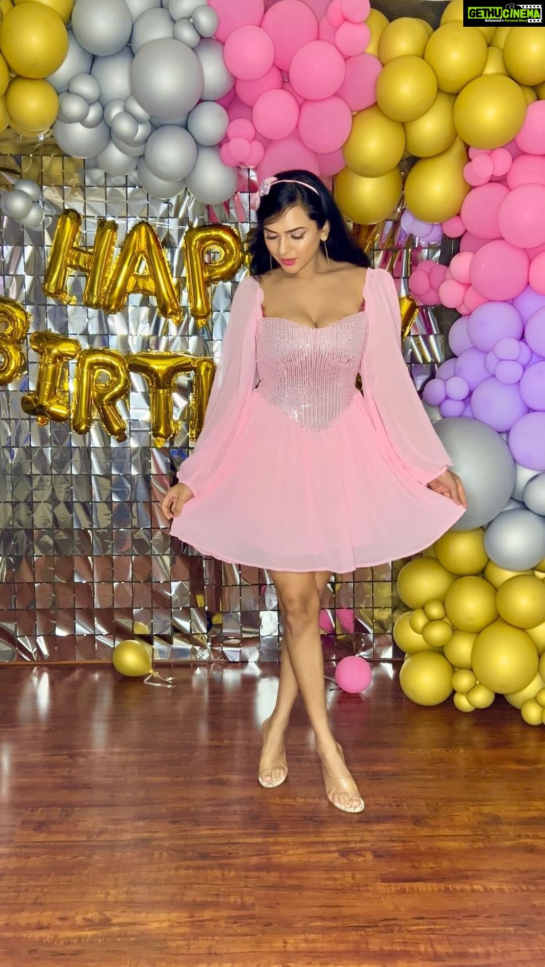 Akansha Chamola Instagram - Birthday Feels . . . . . . . . . . . . . . . . . . . . . . . . . . . . . . #happybirthdayreels #babylaughs #birthdaygirl #instafashion #instalook #instamakeup #outfitinspo #happy #reelsinstagram #reelitfeelit #reelsindia #pink #sequins #sequindress #bling #foryou #trending