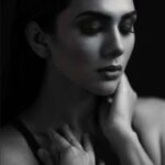 Akansha Chamola Instagram - let’s #throwback to those #throwbackvibes …….. 📸 @vivanbhathena_official 💄 @tejasshahmakeuporiginal #photoshoot #fashionphotography #reelsinstagram #reelsindia #reelitfeelit #fashionreels #instamakeup #instalook #instahair #photoshootideas #photoediting #glammakeup #glamlook #fashiondiaries #throwback2021 #videoediting #foryou #aestheticedits