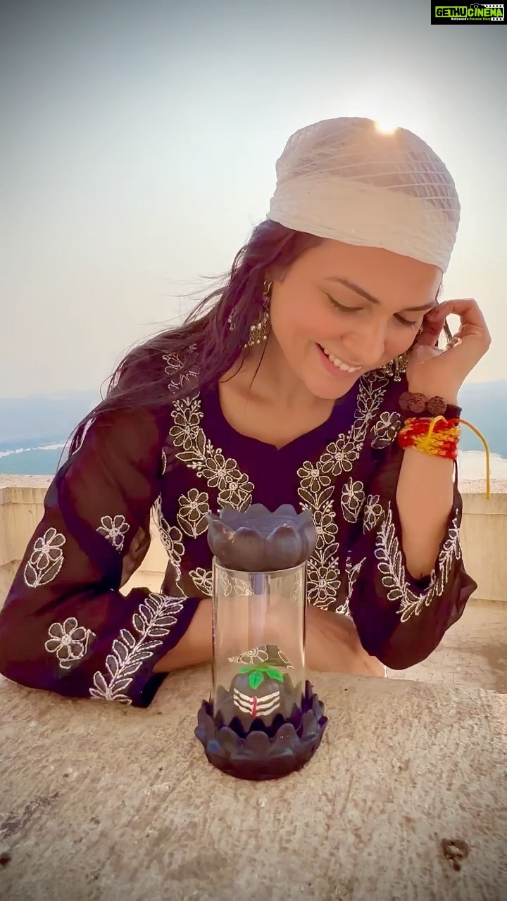 Akansha Chamola Instagram - भोलेनाथ के साथ मेरी बनती है सही🔱 . . . . . . . . . . . . . . . . . . . . . . . . . . . . . . . . . . . . . . . #trendingsongs #trendingreels #badshah #dancereels #reelsindia #bollywoodsongs #bollywoodhot #reelkarofeelkaro #reelgram #indiangirls #indiandance #folk #desi #desigirl #desilook #akanksha #akankshachamola #cutedance #dancechallenge #foryou #india #sunset #bholenath #shambhu #sanatandharma